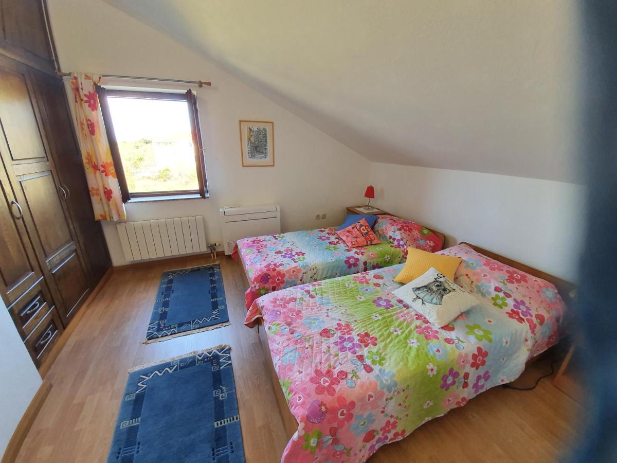 Holiday House "Lea" Lukoran Bagian luar foto