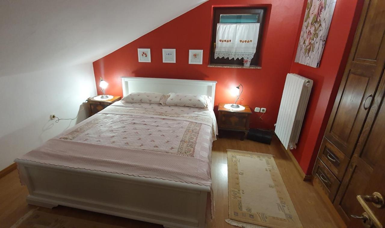 Holiday House "Lea" Lukoran Bagian luar foto