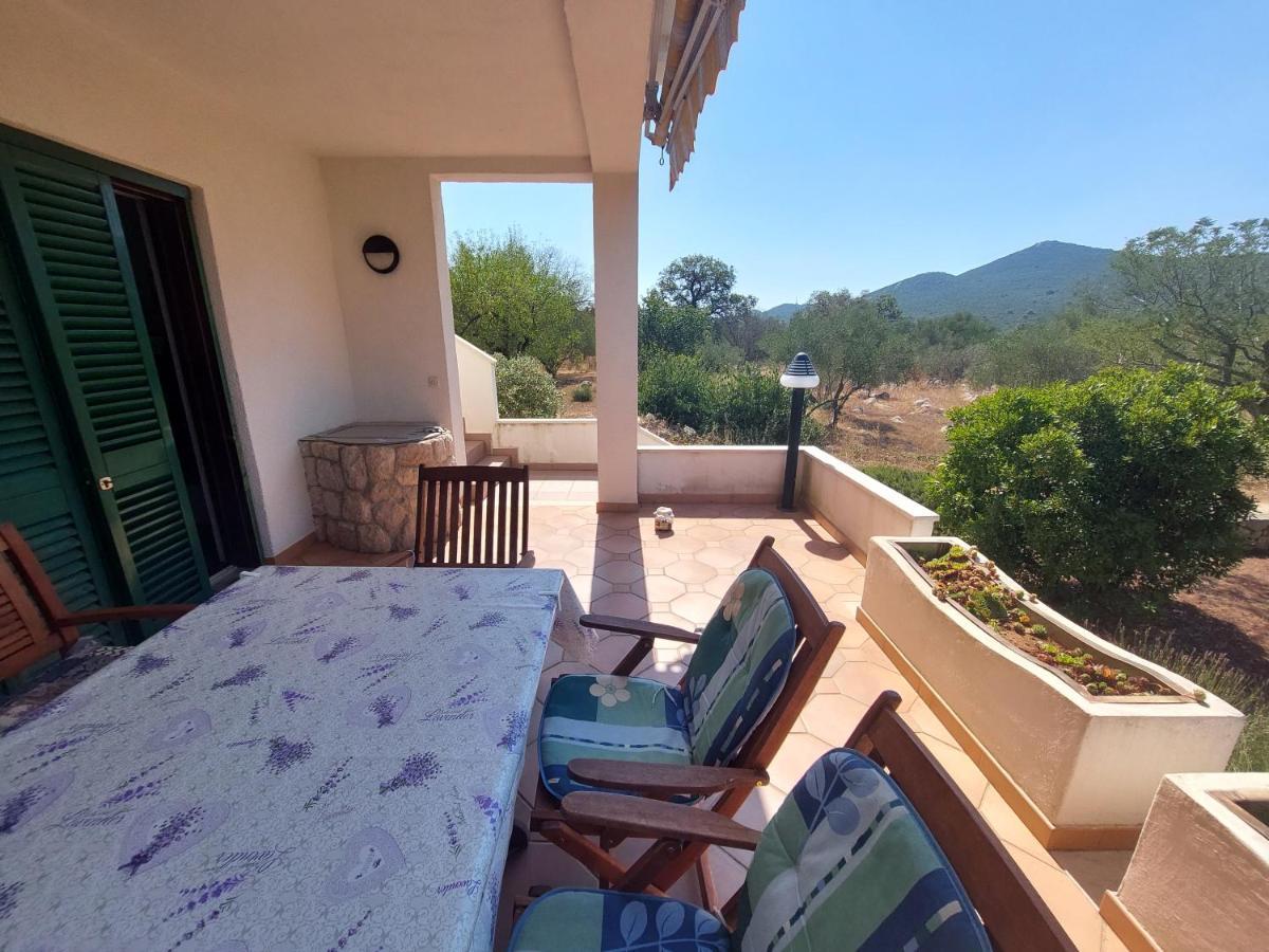 Holiday House "Lea" Lukoran Bagian luar foto