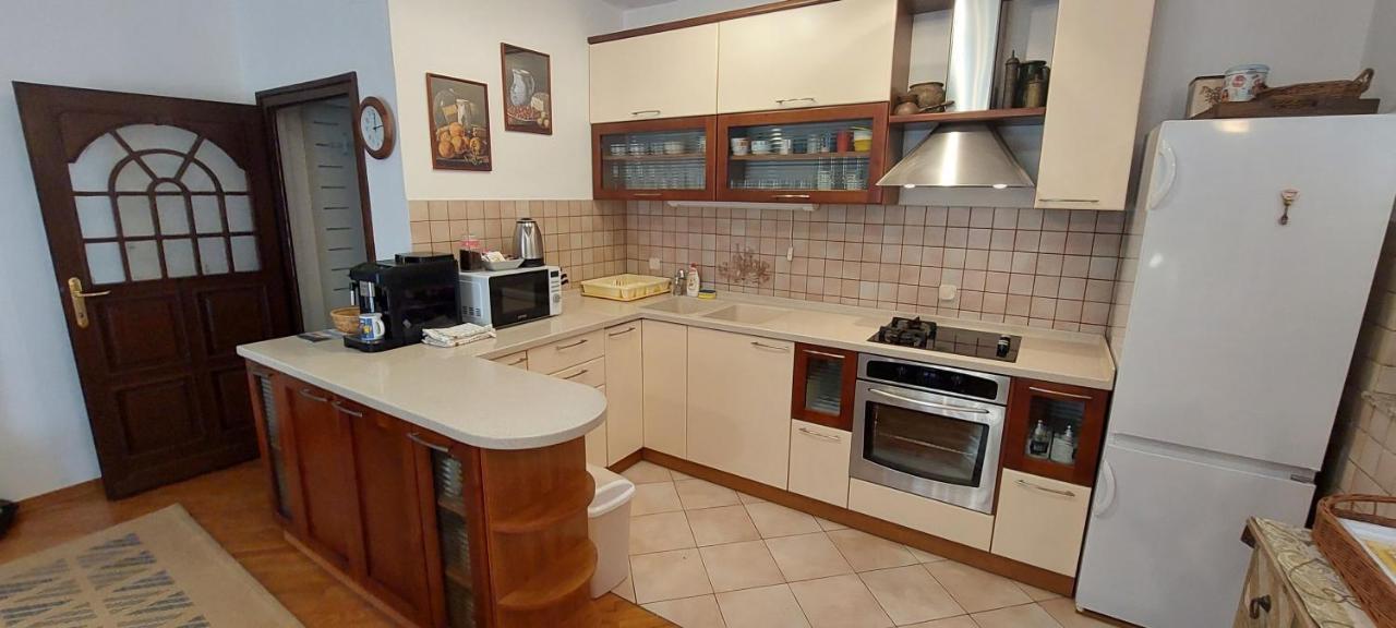 Holiday House "Lea" Lukoran Bagian luar foto