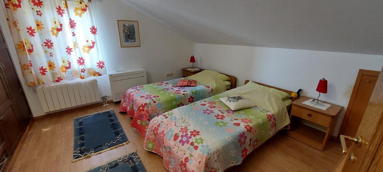 Holiday House "Lea" Lukoran Bagian luar foto