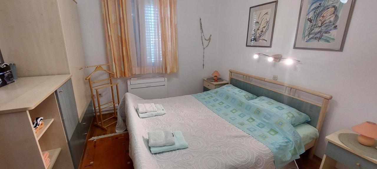 Holiday House "Lea" Lukoran Bagian luar foto
